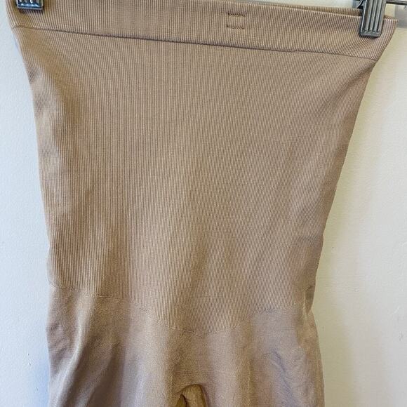 SPANX Women's MEDIUM Tummy Control Power Shorts in Soft Nude High Rise - Picture 5 of 7